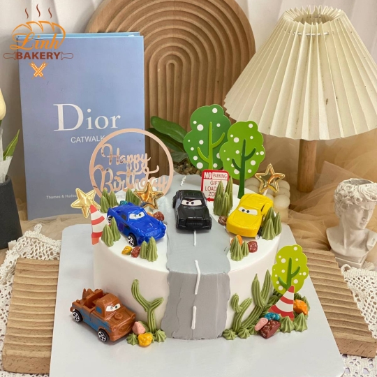Bánh sinh nhật bé trai ô tô 